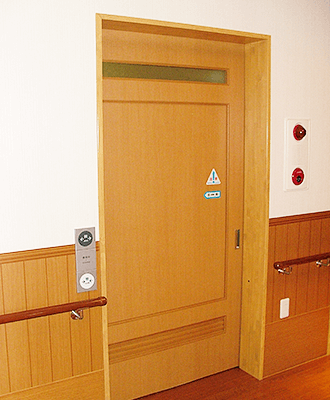 トイレ扉(自動)